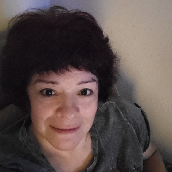 Meet your Posh Ambassador, Georgia - Picture 2 of 2